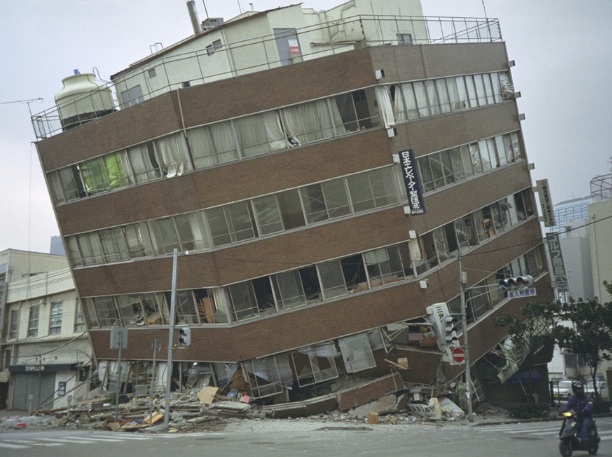 Après la destruction vient la reconstruction