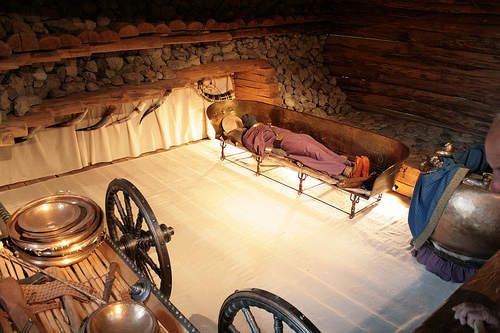 La chambre funéraire du tumulus était richement parée